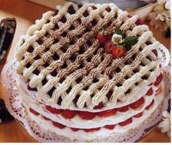 Erdbeer-Baiser-Torte
