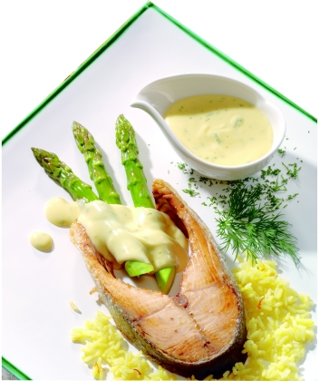 Spargel mit Lachskotelette und Dill-Hollandaise