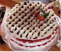 Erdbeer-Baiser-Torte